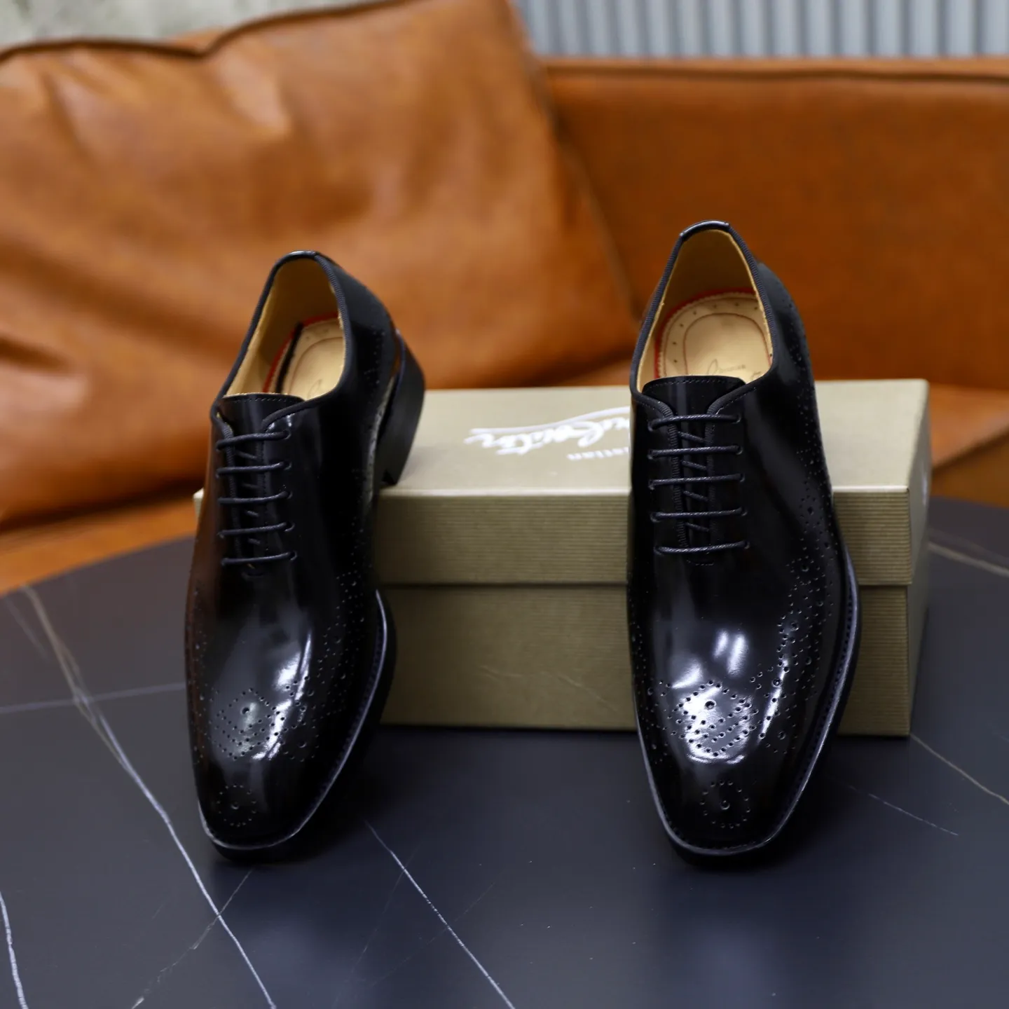 Ex-factory price: 620💰Christia*.Loubouti*🆑High-end men’s business formal leather shoes | Classic red sole shoes | Original imported first-layer cowhide | Water-dyed cowhide lining | Italian imported red rubber outsole | High-end luxury | Perfect interpretation of fashion, sunshine, style, suitable for various occasions Size: 39-44 (38.45 custom-made)